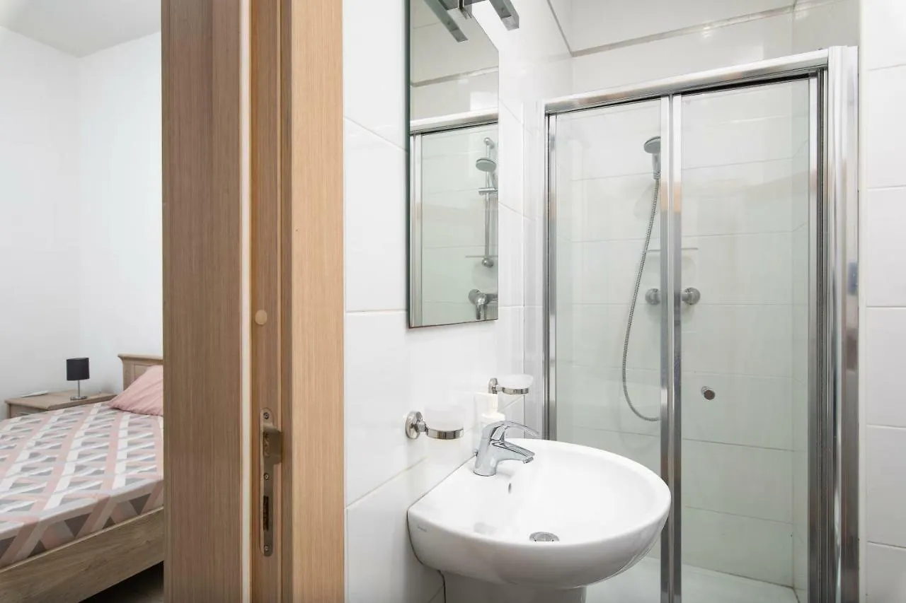 Modern 2 Bedroom Apartment Msida 0*,  Malta