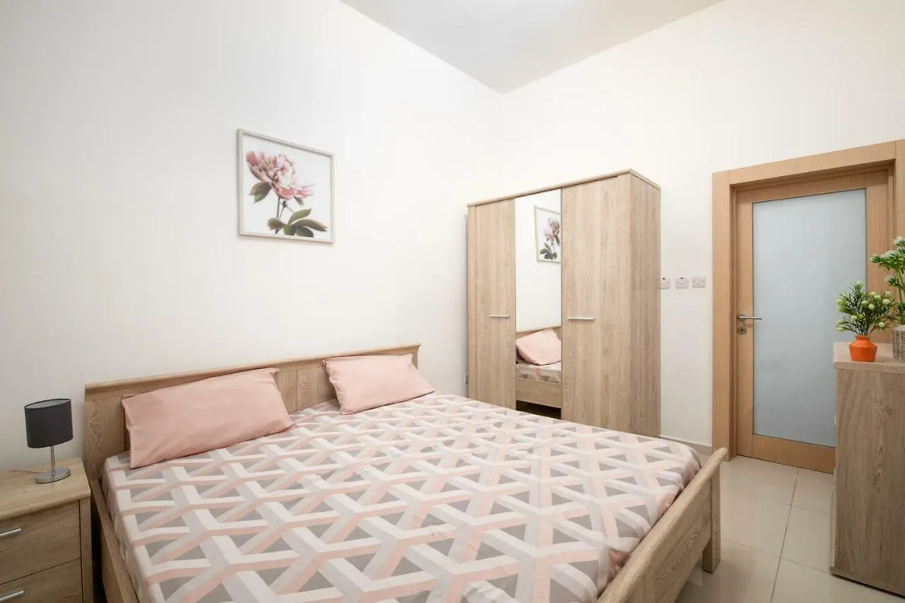 Modern 2 Bedroom Apartment Msida 0*,  Malta