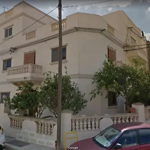 Corner Townhouse 1km From Kwatera prywatna